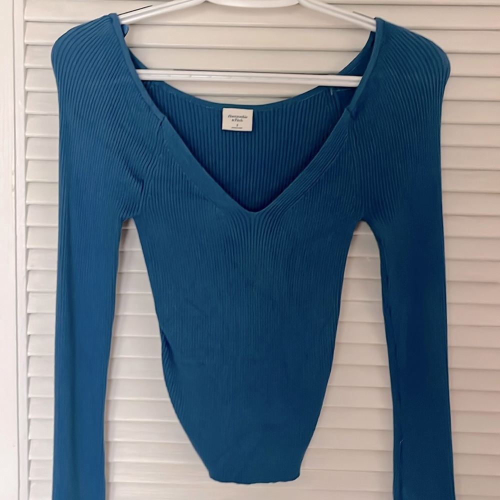 Abercrombie blue ribbed V neck small